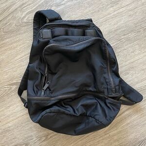 lululemon city adventurer backpack 24l black Athletica Lululemon (Black/Gold), Medium, Black/Gold, Medium, Classic Fashion Expandable pocket for your sweaty gear Lululemon City Adventurer Backpack Large